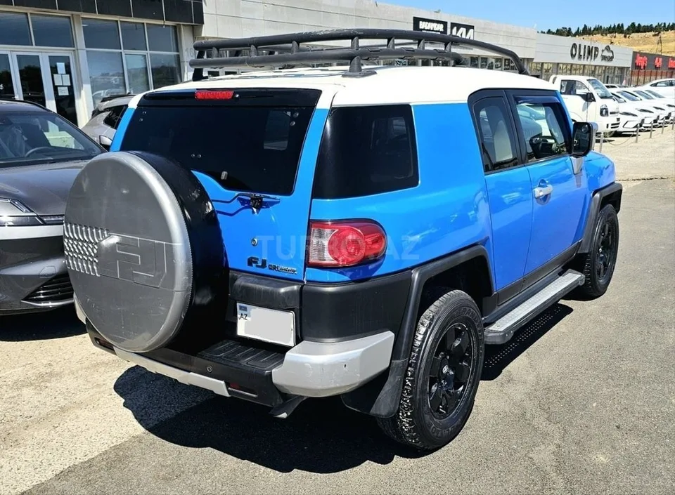 Toyota FJ Cruiser — foto 3/4