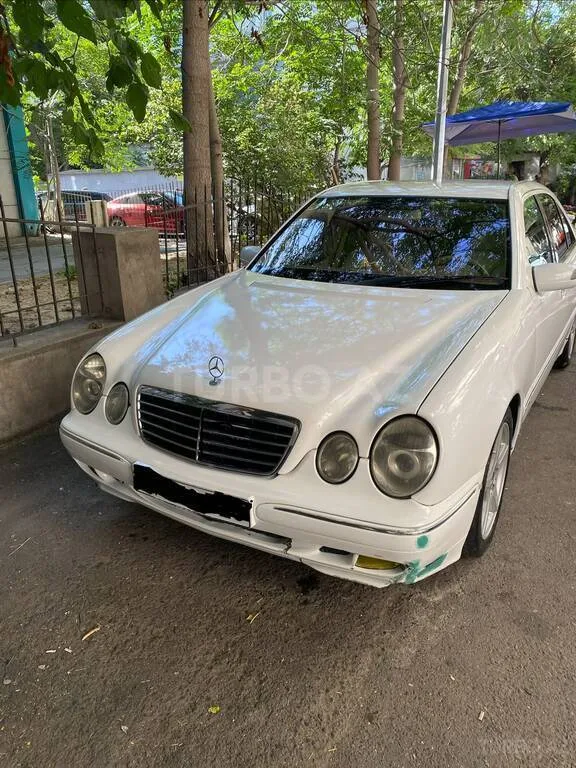 Mercedes E 240 — фото 1/4