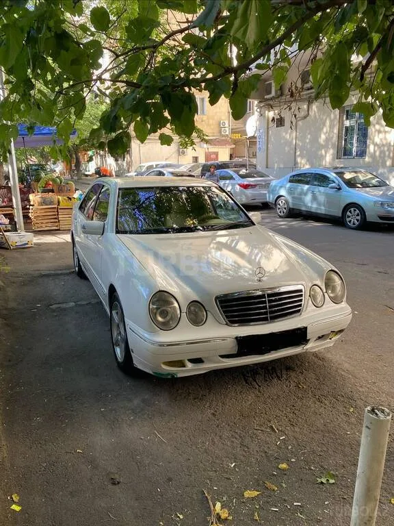 Mercedes E 240 — фото 2/4