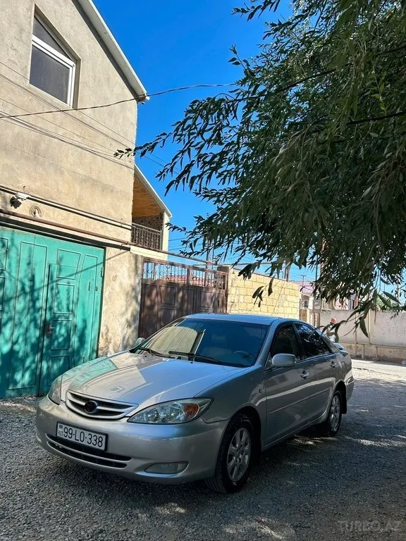 Toyota Camry — foto 1/4