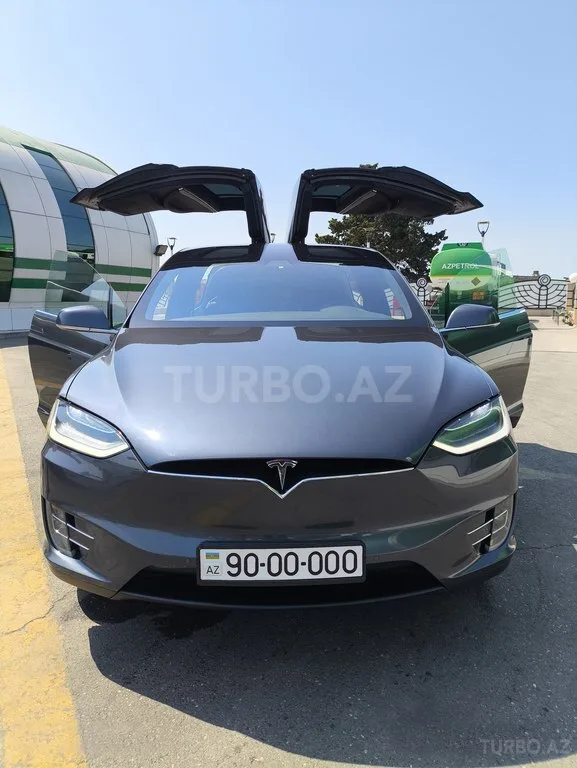 Tesla Model X — foto 1/4