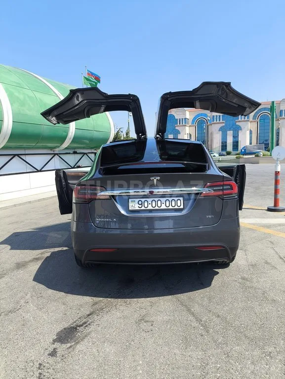 Tesla Model X — foto 2/4
