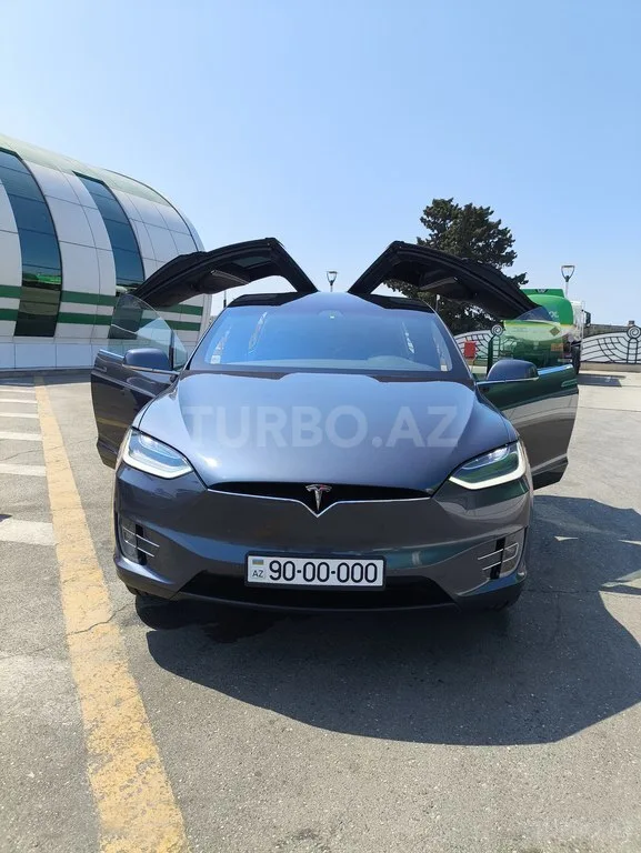 Tesla Model X — foto 4/4