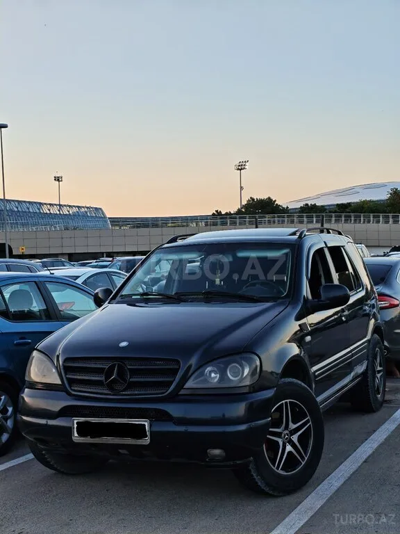 Mercedes ML 320 — фото 2/4