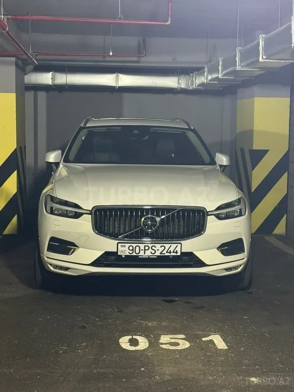 Volvo XC60 — foto 1/4