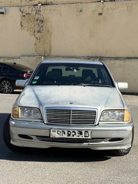 Mercedes C 200 — фото 2/4