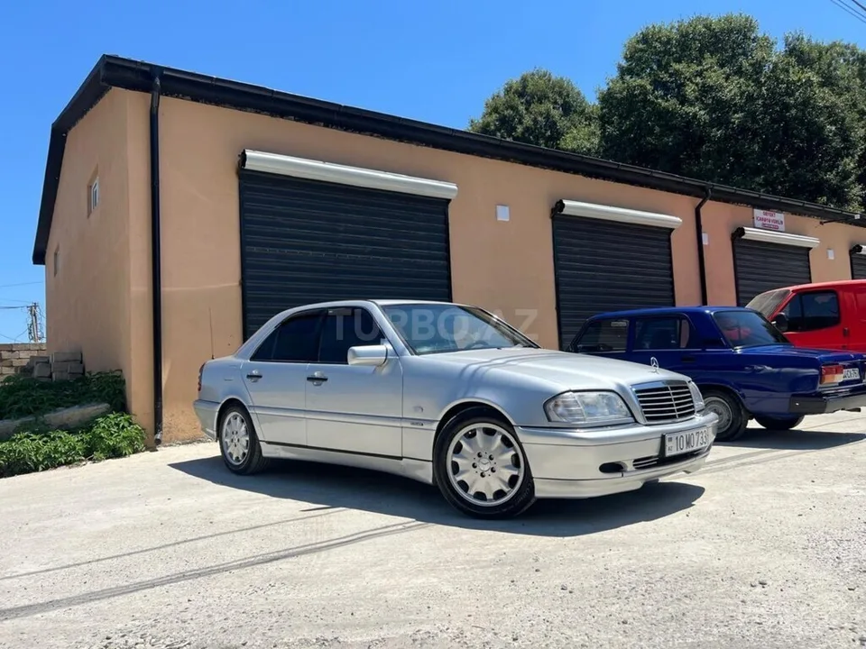 Mercedes C 200 — фото 2/4