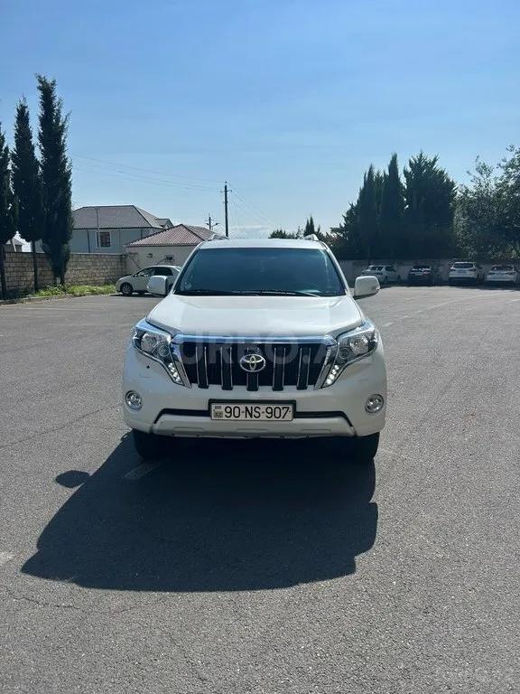 Toyota Land Cruiser Prado — foto 1/4
