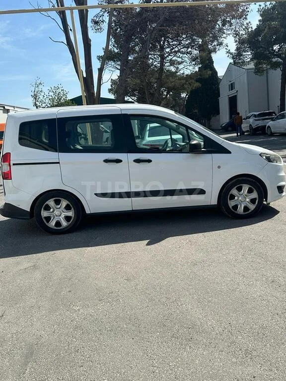 Ford Tourneo Courier — foto 2/4
