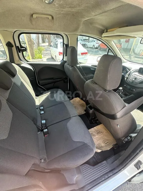 Ford Tourneo Courier — foto 3/4