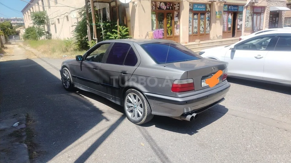 BMW 318 — foto 2/4
