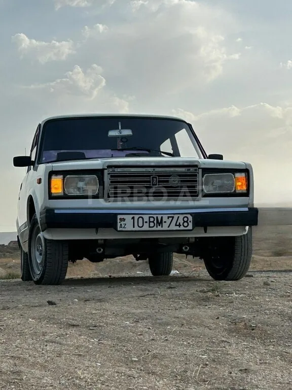 LADA (VAZ) 2107 — foto 1/4