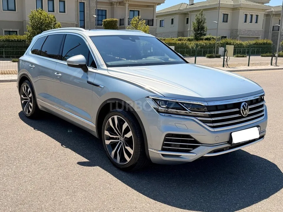 Volkswagen Touareg — foto 1/4