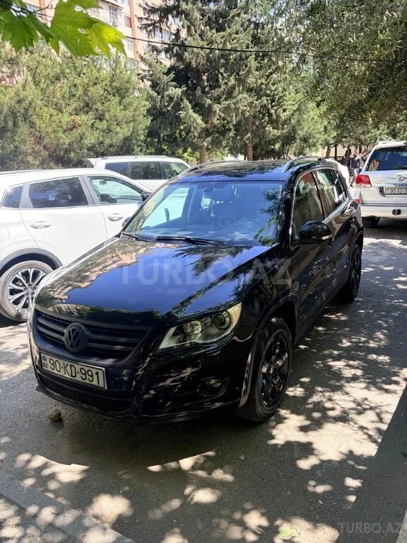 Volkswagen Tiguan — foto 1/4