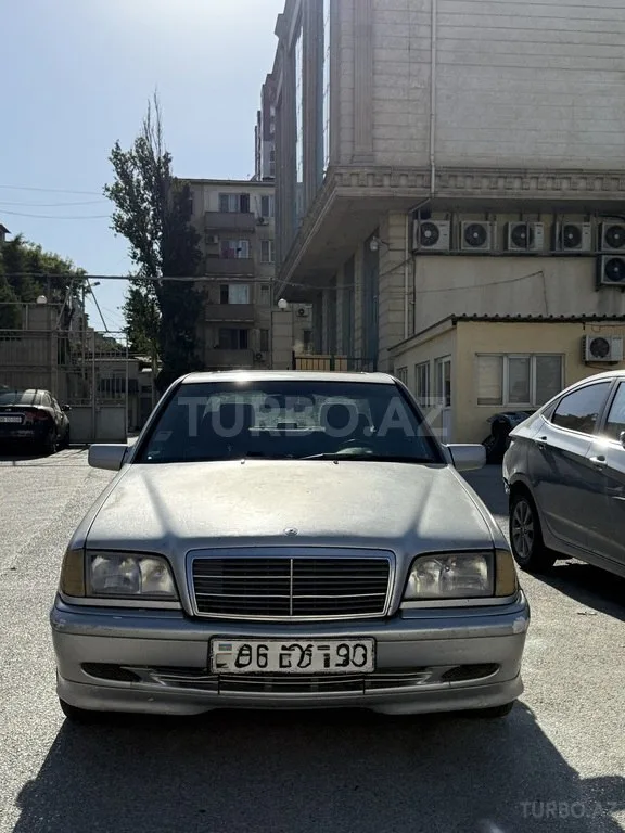 Mercedes C 220 — foto 1/4