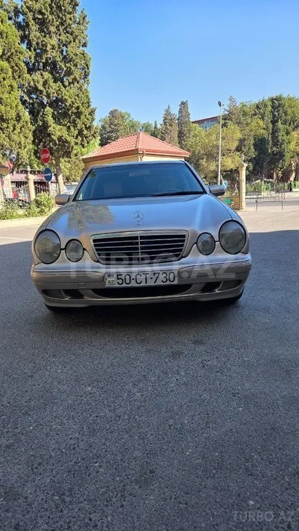 Mercedes E 240 — фото 1/4