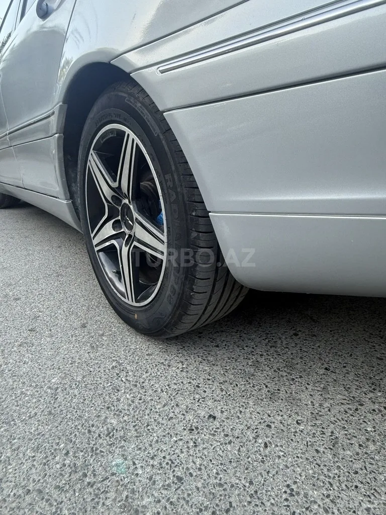 Mercedes C 240 — foto 3/4