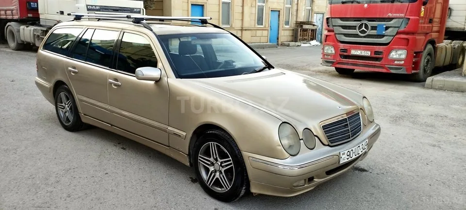 Mercedes E 240 — фото 3/4