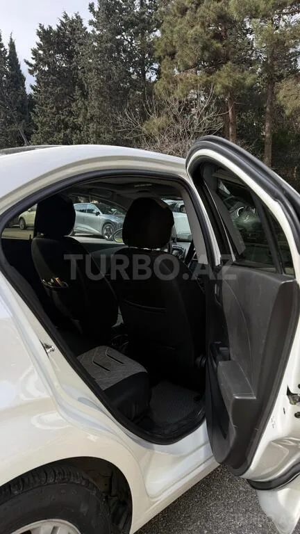 Chevrolet Aveo — foto 2/4