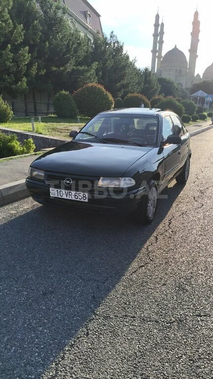 Opel Astra — foto 1/4