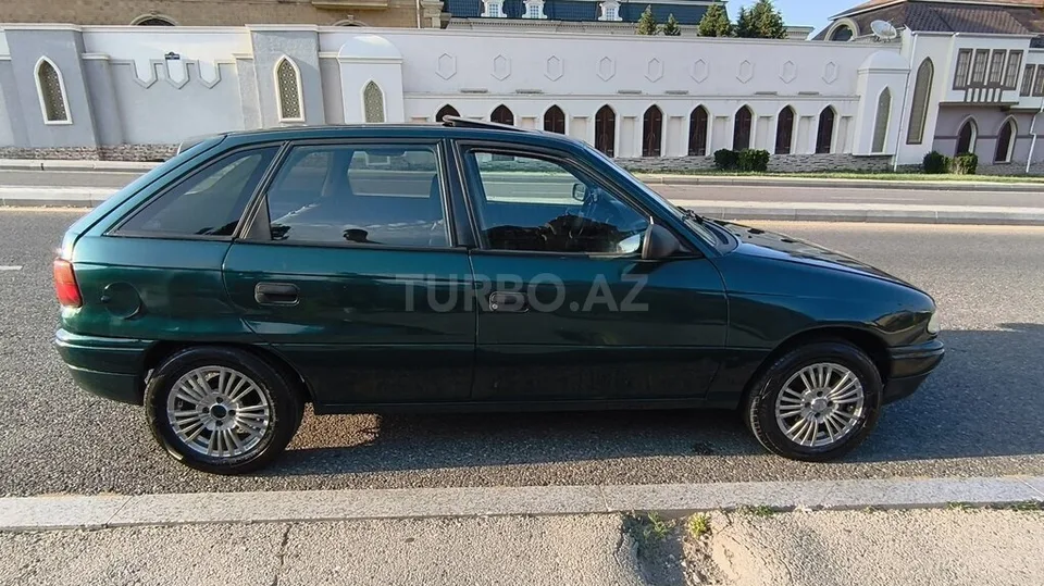 Opel Astra — foto 3/4