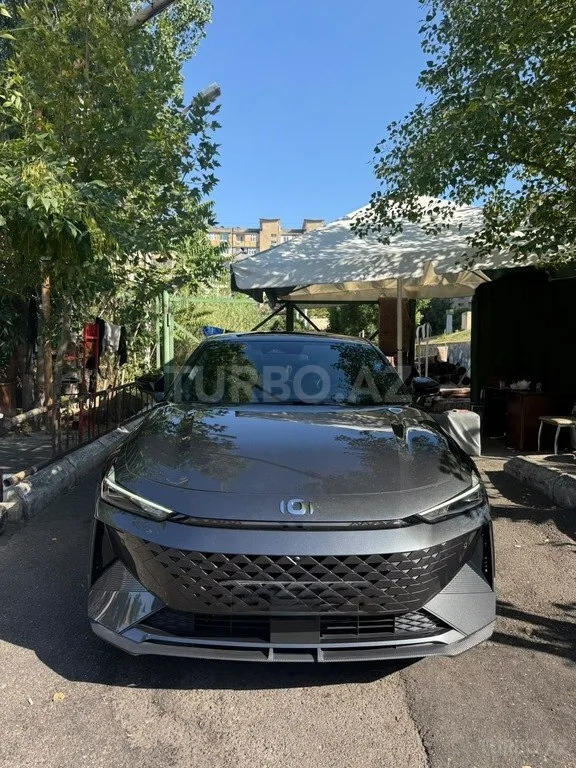 Changan Qiyuan A06 — foto 1/4