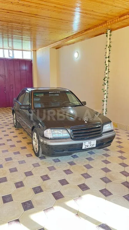 Mercedes C 220 — foto 3/4