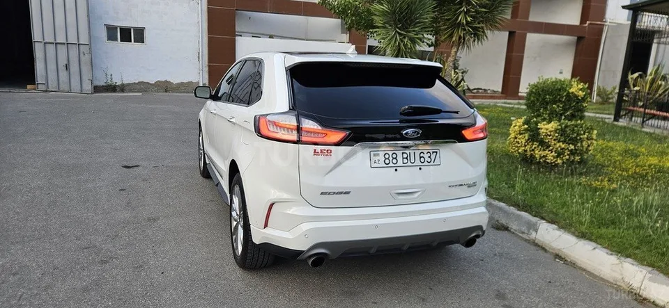Ford Edge — foto 4/4