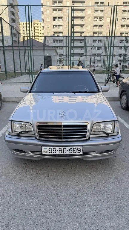 Mercedes C 180 — foto 1/4