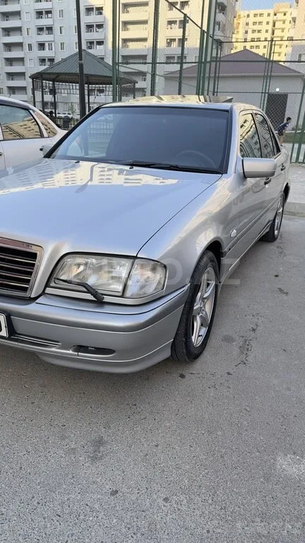 Mercedes C 180 — foto 3/4