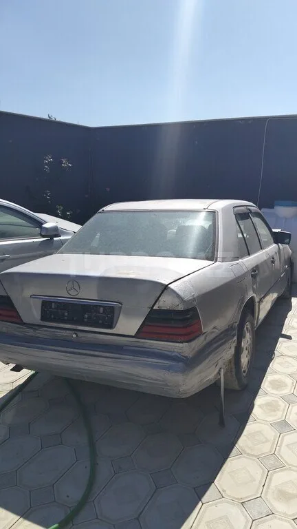 Mercedes 300 E — foto 2/4