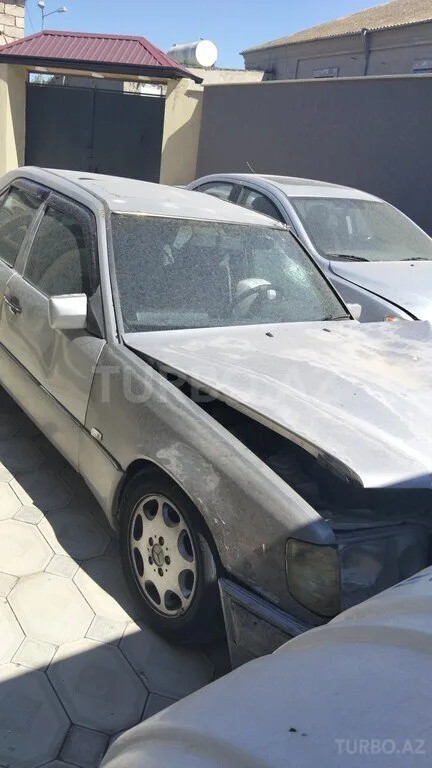 Mercedes 300 E — foto 3/4