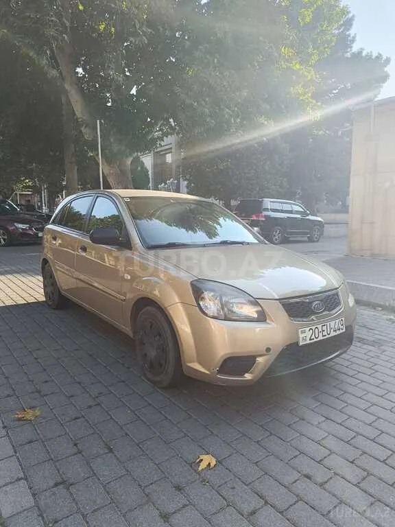 Kia Rio — foto 3/4