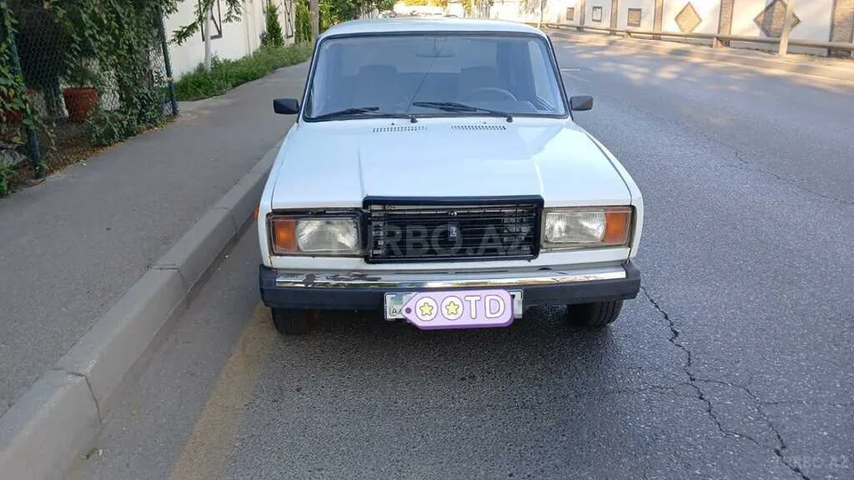 LADA (VAZ) 2107 — foto 1/4