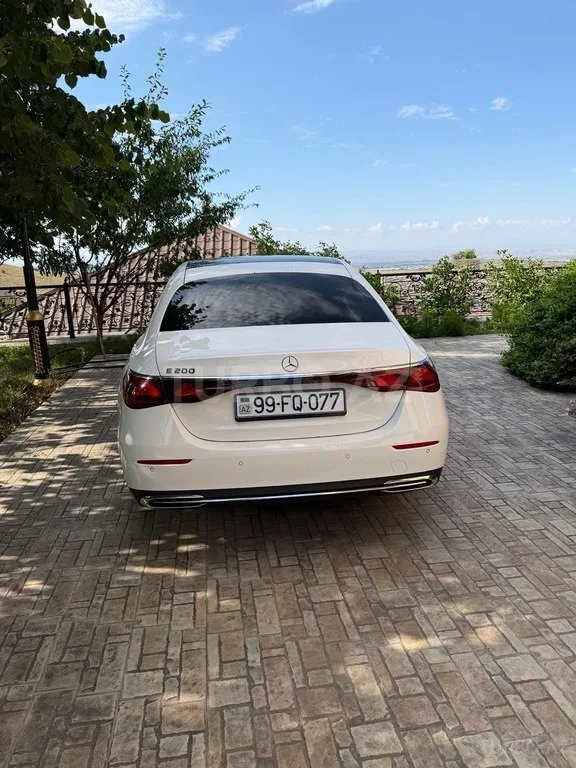 Mercedes E 200 — foto 2/4