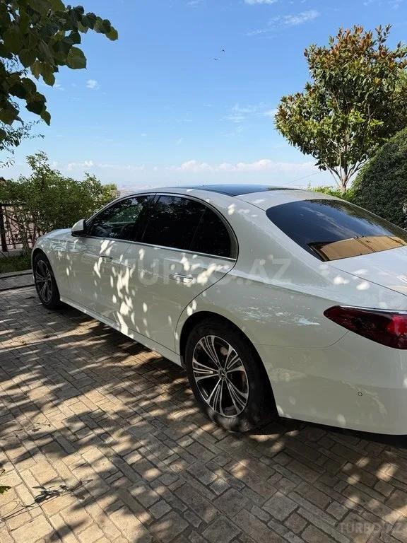 Mercedes E 200 — foto 3/4