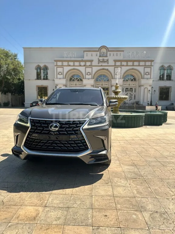 Lexus LX 570 — foto 1/4