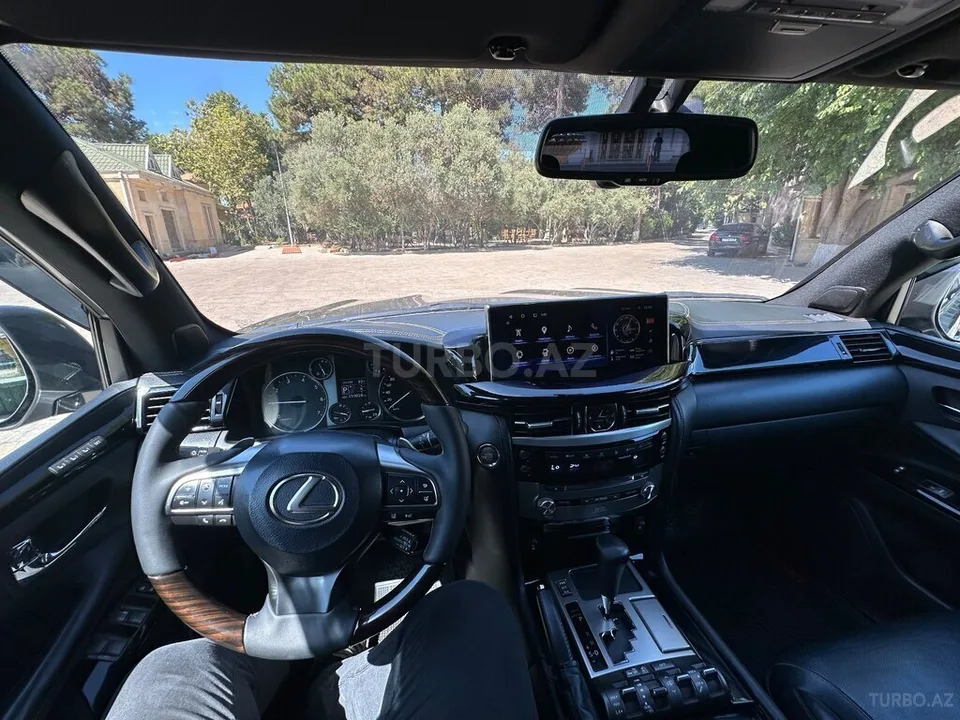 Lexus LX 570 — foto 3/4