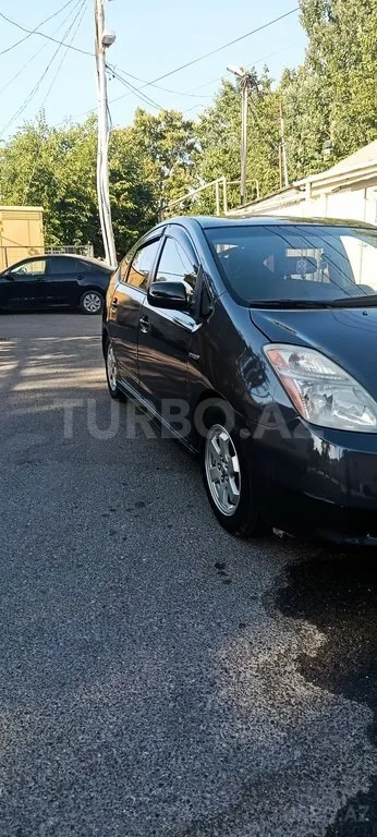 Toyota Prius — foto 1/4