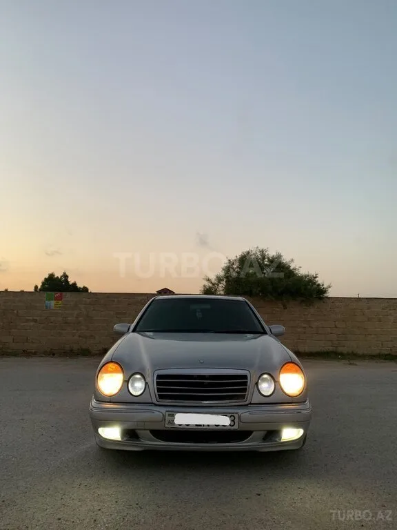Mercedes E 240 — foto 1/4