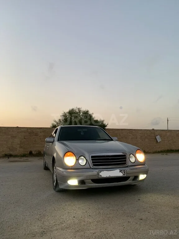 Mercedes E 240 — foto 2/4