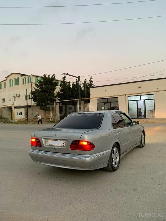 Mercedes E 240 — foto 4/4