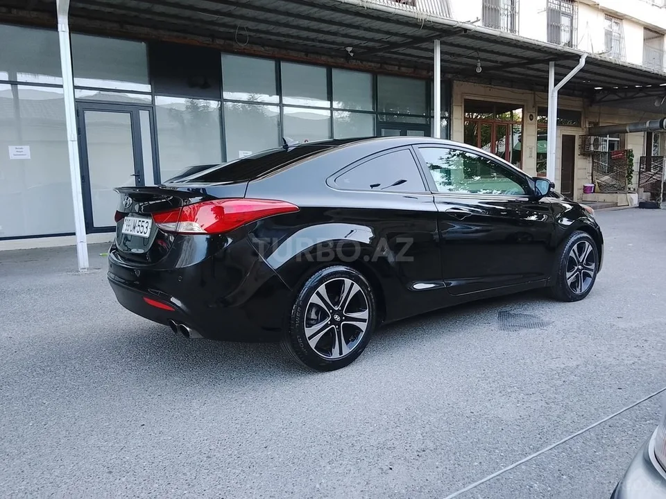 Hyundai Elantra — foto 3/4