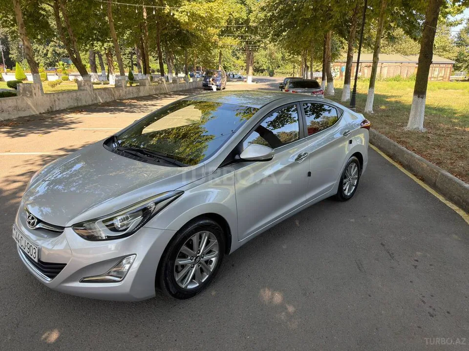 Hyundai Elantra — фото 2/4