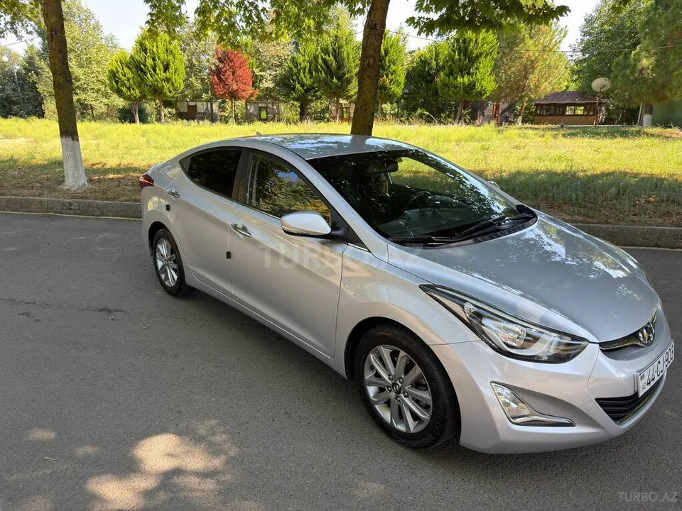 Hyundai Elantra — фото 3/4