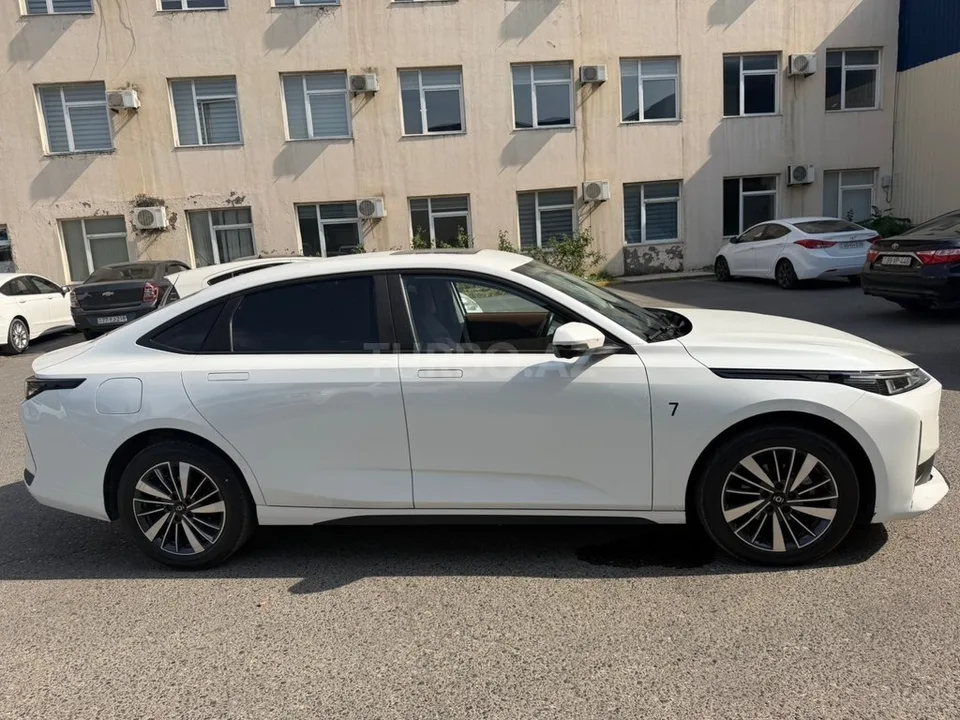 Changan Qiyuan A05 — foto 4/4