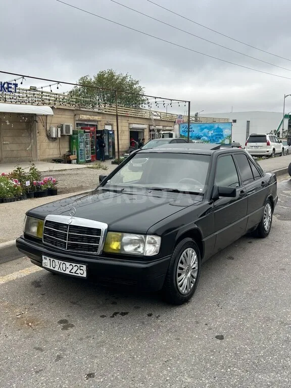 Mercedes 190 — foto 1/4