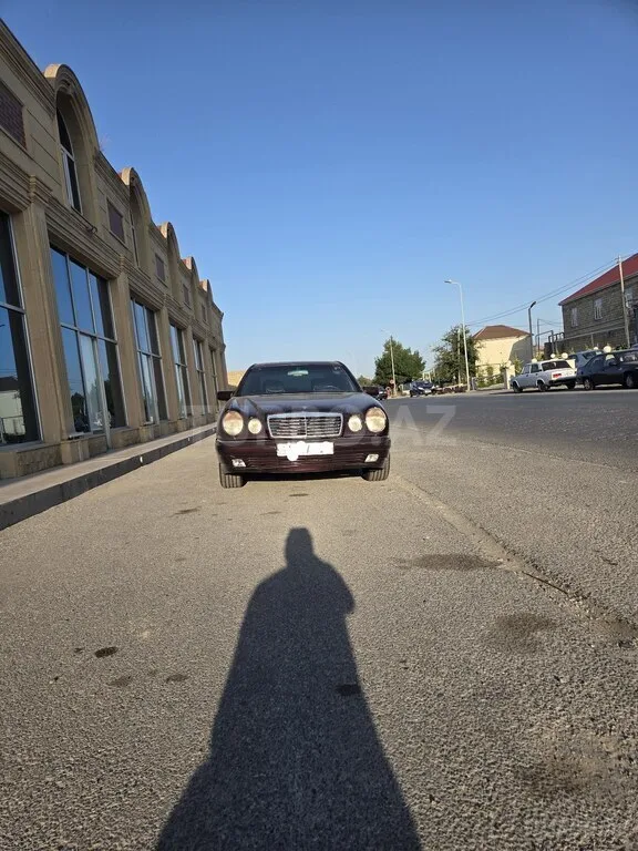 Mercedes E 230 — foto 1/4