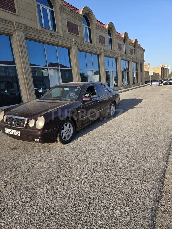 Mercedes E 230 — foto 4/4