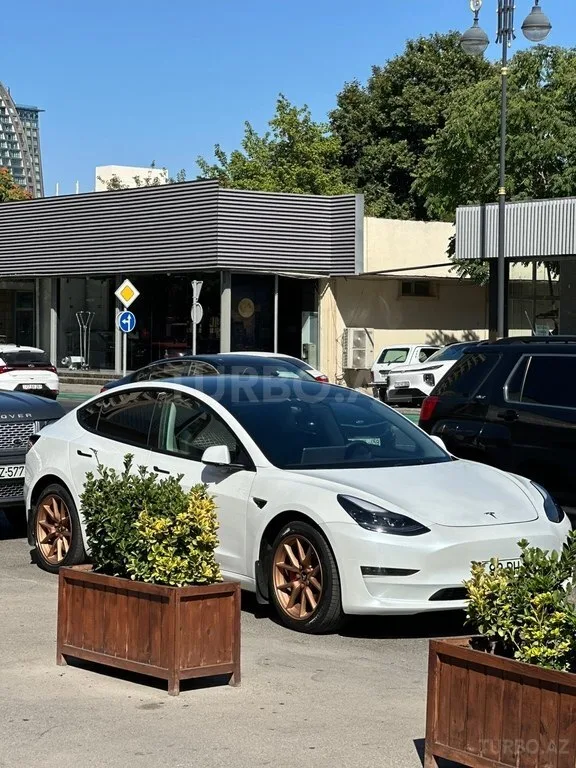 Tesla Model 3 — foto 2/4